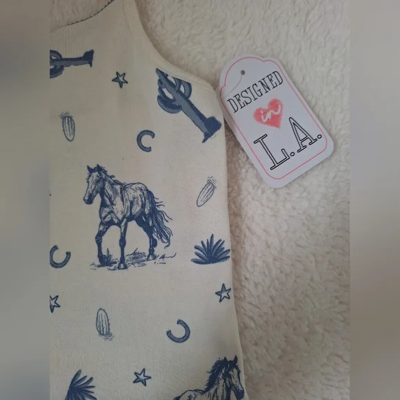 NWT Women's Messy Bun Just Chillin Cream and Blue Horse Crop Top Medium - Picture 8 of 9